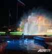 В центре установлены водные экраны — на них планируют транслировать видео, показывать фильмы и рассказывать об истории Омска. 