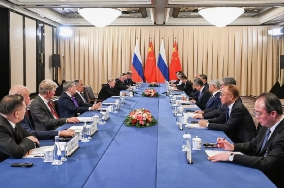 Путин и Си Цзиньпин высказались о международном статусе ШОС