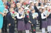 На праздничных линейкам школьникам и учителям пожелали успехов в учёбе.