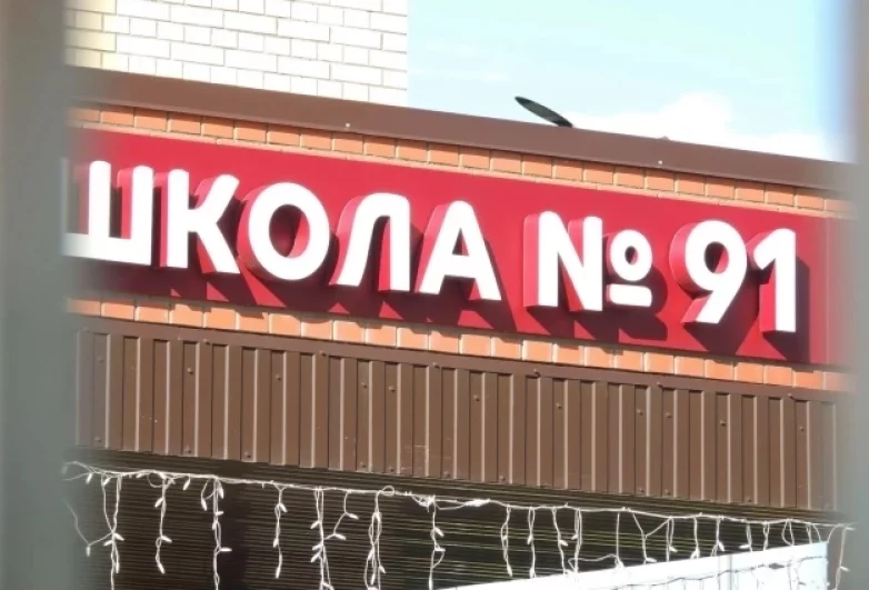 В школе 91 во Фрунзенском районе линейку проводили отдельно для 1-го и 9-го классов.