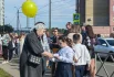Родители встречали детей после линейки.
