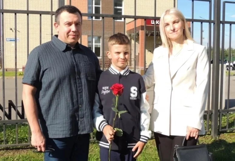 Дети нарядились на праздник.