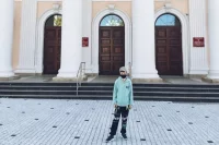 Валя Королев носит маску уже больше года.