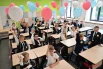  Для классов закупили эргономические стулья и парты. Теперь у детей не будут болеть спины после уроков.