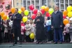 Торжественную линейку, посвящённую Дню знаний, посетили председатель Совета Федерации Валентина Матвиенко, губернатор Виталий Хоценко и полномочный представитель президента в Сибирском федеральном округе Анатолий Серышев.