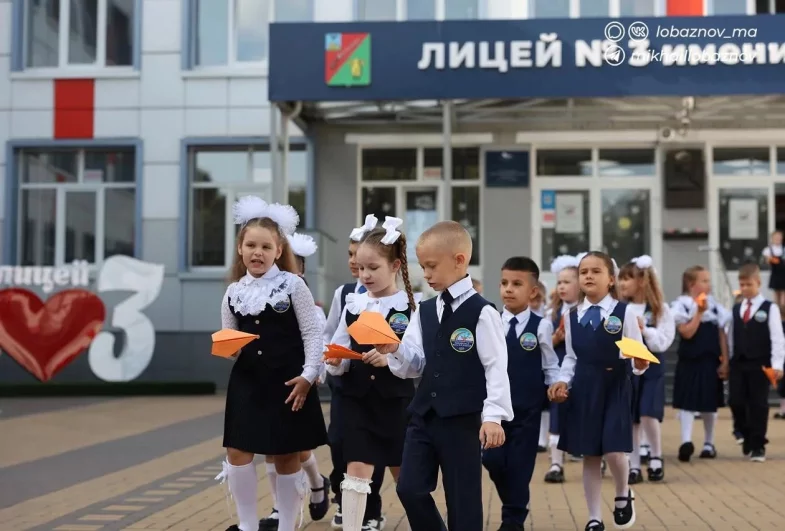 Первый раз в первый класс  - в лицей № 3 имени С. П. Угаровой в Старом Осколе.