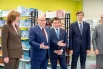 Председатель правительства РФ Михаил Мишустин посещает Домодедовский образовательный комплекс «Орбита» в День знаний. Справа налево: первый заместитель председателя комитета Государственной Думы РФ по экологии, природным ресурсам и охране окружающей среды, основатель хоккейной академии Вячеслав Фетисов, министр просвещения РФ Сергей Кравцов, губернатор Московской области Андрей Воробьев.