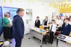 Глава администрации Белгорода Валентин Демидов поздравил учащихся лицея № 32.