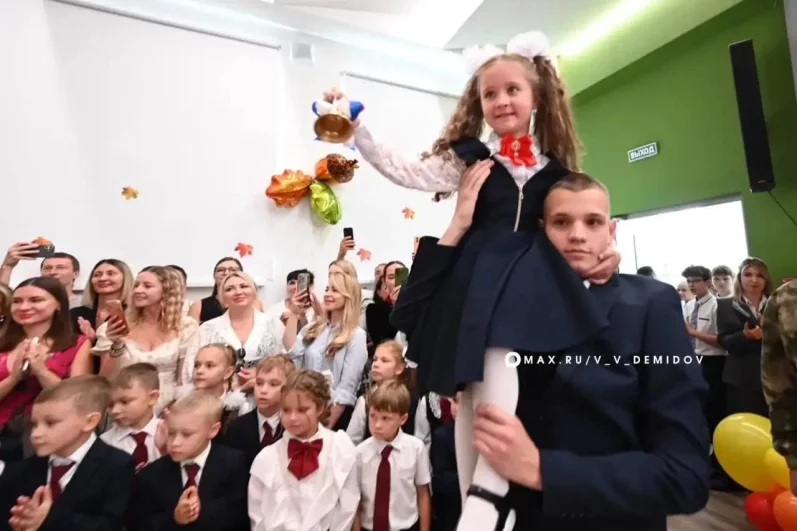 Первый звонок в лицее № 32 города Белгорода.
