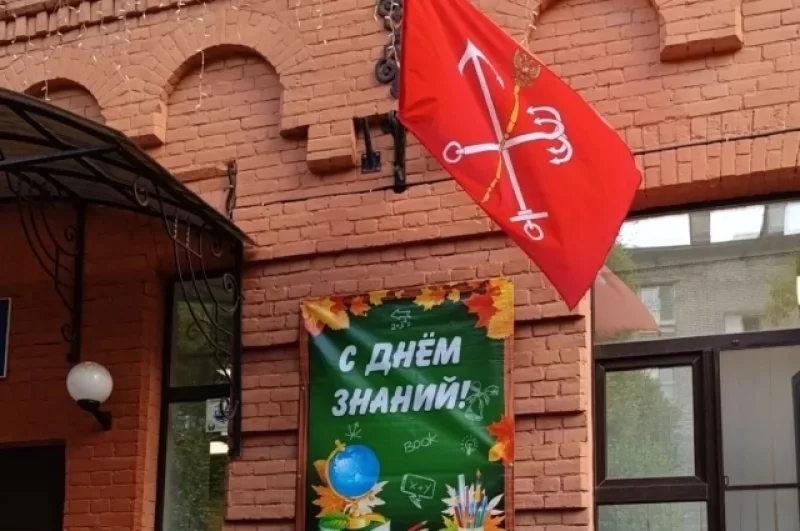Пожелаем им успехов и лёгкой учёбы. С Днём знаний, Петербург!