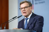 Йоханн Давид Вадефуль с 6 мая 2025 года — министр иностранных дел Германии в правительстве Фридриха Мерца. 