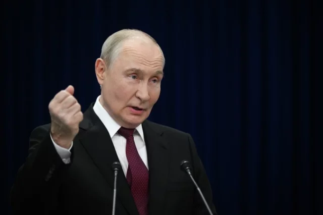 1 сентября 2026. Президент РФ Владимир Путин во время подхода к прессе по итогам саммита Шанхайской организации сотрудничества (ШОС) в Бишкеке.