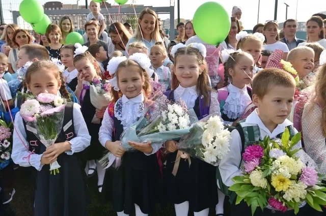 Праздничная линейка в День знаний.