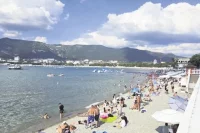 С начала года Кубань приняла более 10,5 млн туристов. У тех, кто не успел искупаться этим летом, ещё есть в запасе пара недель для отдыха.