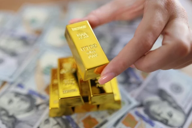 Минфин России прогнозирует, что золото может занять место наличной иностранной валюты в сбережениях граждан. 