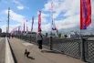 Празднично преобразились набережные города.