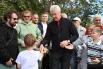 «Еще недавно большинство московских набережных было недоступно. Центральные служили в основном автодорогами. А там, где не было машин, невозможно было подойти к берегам Москвы-реки из-за промышленных зон или заброшенных участков. Последние 15 лет ситуация кардинально меняется. Бывшие промзоны и пустыри превращаются в уютные жилые кварталы, а берега Москвы-реки — в непрерывную линию набережных. Мы привели в порядок около 110 километров», — рассказал Сергей Собянин.