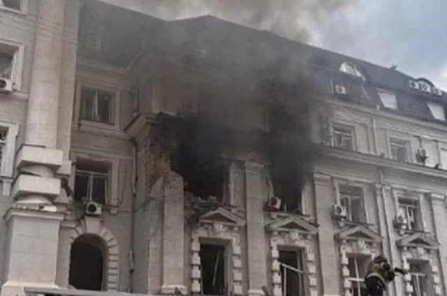 Реактивный дрон 4 сентября атаковал главное здание Службы безопасности Украины (ВСУ) в Киеве.