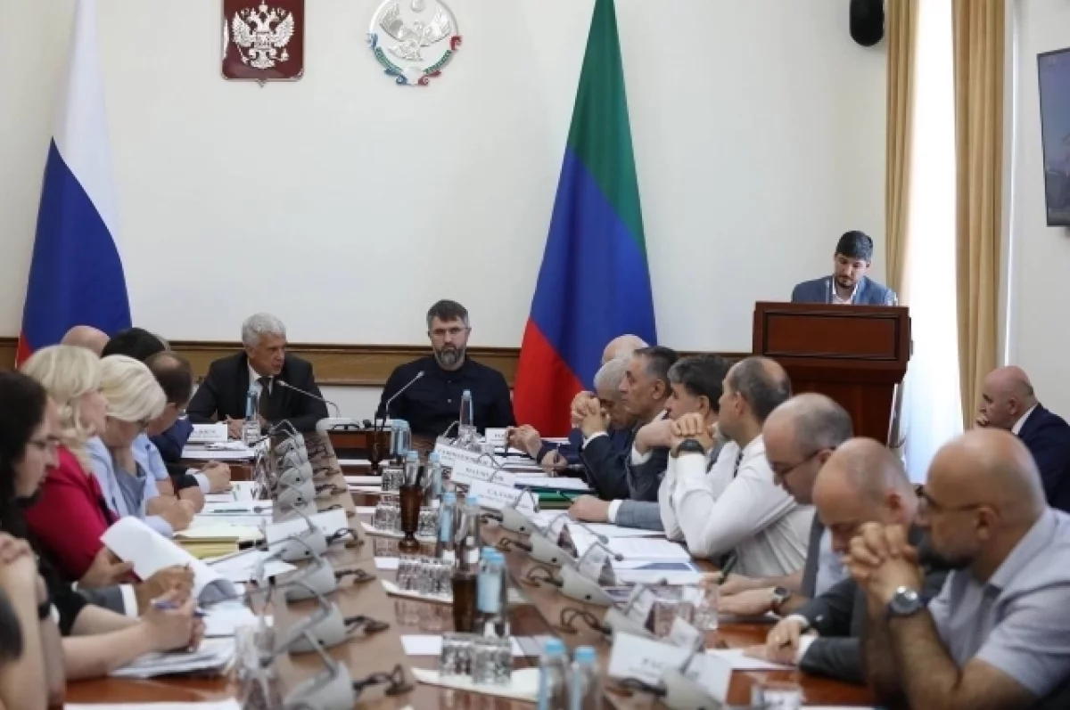 Рамазанову назвали сроки открытия трех проблемных школ в Махачкале