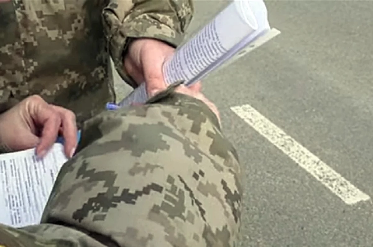 В Виннице толпа избила сотрудника ТЦК, перевозившего пойманного призывника