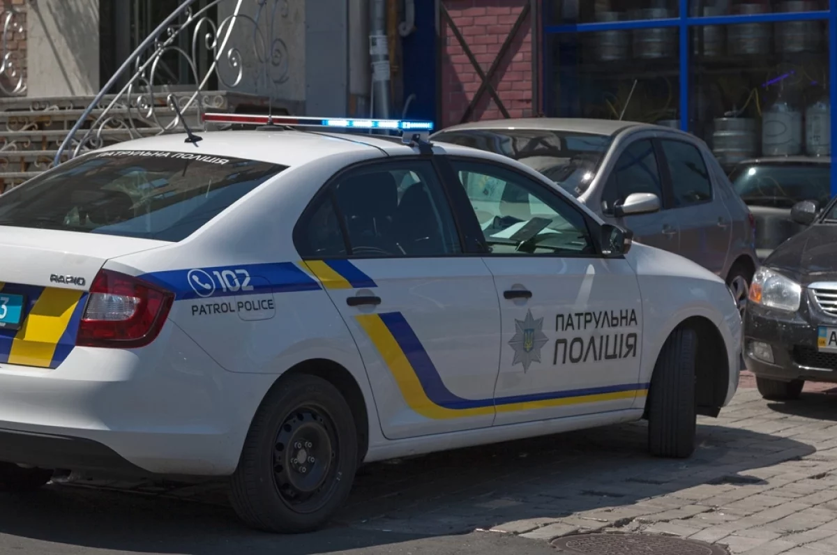 В Киеве четыре человека пострадали при подрыве боеприпаса на улице