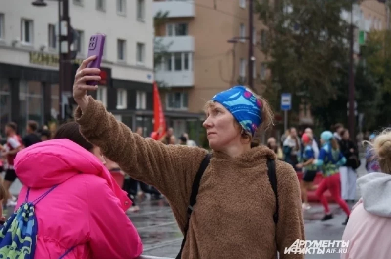 Зрители приносили на Пермский марафон плакаты и придумывали лозунги для поддержки спортсменов.