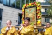 Также перед крестным ходом была пронесена  икона всех Московских святых, к празднику которых как раз и приурочено мероприятие.