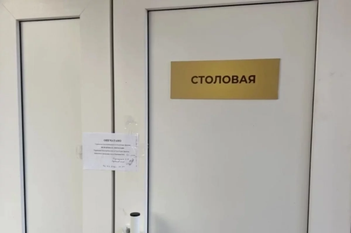 Четверо детей отравились обедом в столовой частной школы в Махачкале