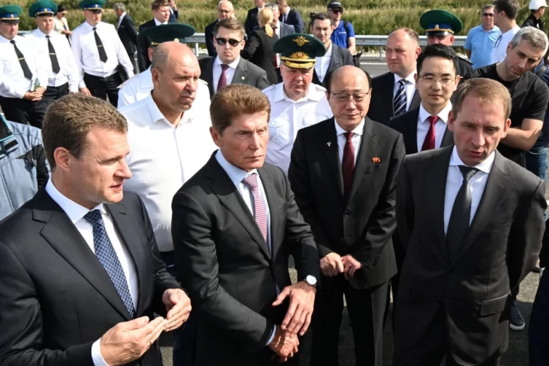 Министр РФ по развитию Дальнего Востока и Арктики Алексей Чекунков, губернатор Приморского края Олег Кожемяко и министр природных ресурсов и экологии РФ Александр Козлов (слева направо на первом плане).