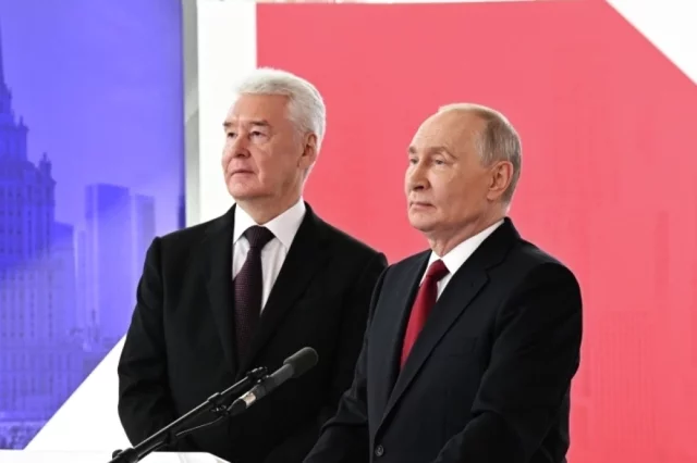Программу Дня города Владимир Путин и Сергей Собянин открыли в концертном зале «Зарядье». 