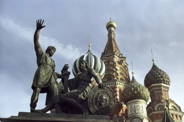 Памятник Кузьме Минину и Дмитрию Пожарскому, посвященный победе над Польшей в 1612 году.