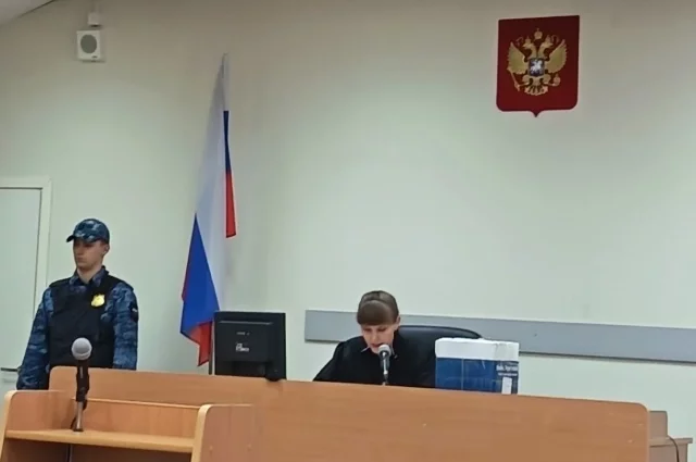 Петрозаводский городской суд продолжил рассматривать уголовное дело в отношении молодого охранника ресторана Руслана Гусейнова.