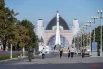 По периметру новой чаши закреплены латунные таблички с датами ключевых событий в истории космонавтики. Хронология начинается с 1543 года и доходит до экспедиций на МКС в 2000 году.