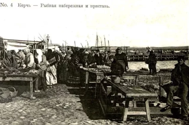 Рыбный рынок в Керчи. Тут продавали и сельдь знаменитого посола.