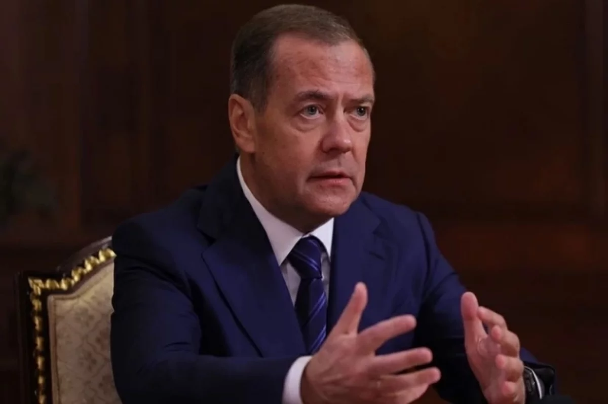 Медведев: Россия переходит от модернизации к технологическому лидерству
