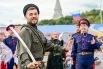 На аренах прошли Открытый турнир по рубке шашкой «Кубок Москвы» и Межрегиональный турнир по фланкировке («рисование» сложных узоров в воздухе) «Кубок столицы – 2026». Примечательно, что среди тех, кто виртуозно владеет шашкой, было немало женщин. 