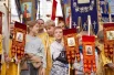 В нём традиционно принимали участие десятки тысяч верующих – от мала до велика.