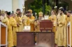 Там состоялся праздничный молебен.
