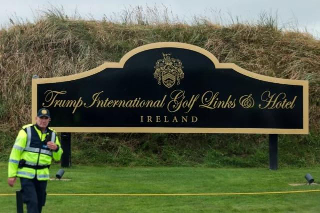Trump International Golf Links & Hotel Doonbeg Ireland — это пятизвёздочный курортный отель на побережье Атлантического океана в графстве Клэр, Ирландия.