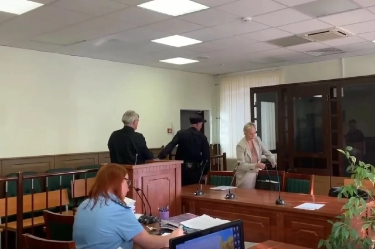 Суд арестовал петербуржца, ранившего ножом случайную женщину