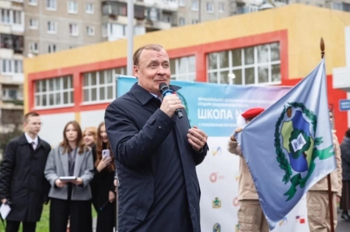 Глава Екатеринбурга открыл спорткомплекс в школе №140 в Юго-Западном районе