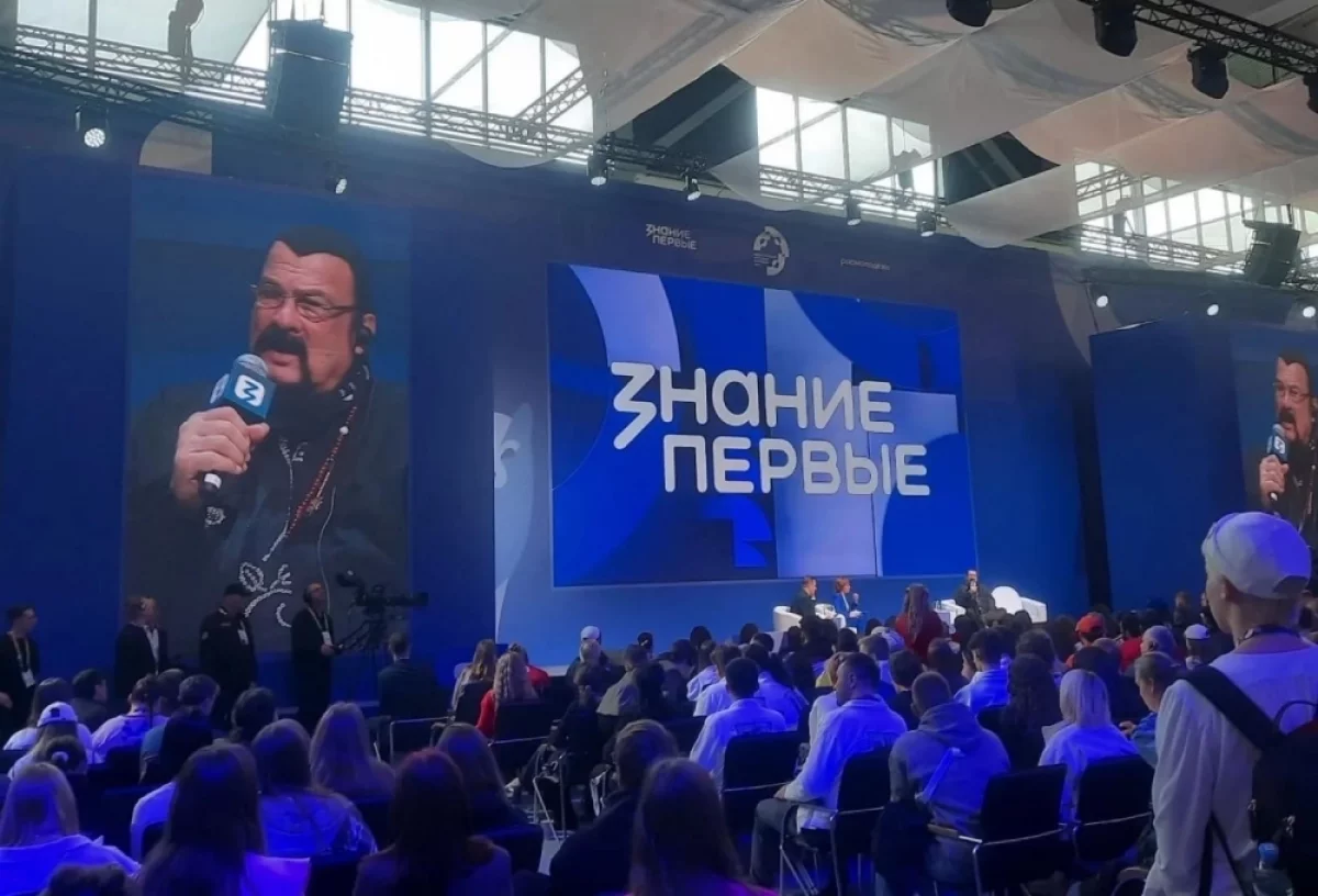 Тюменцы рассказали о встрече со Стивеном Сигалом на МФМ‑2026
