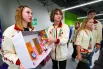 Есть среди проектов и разработка, связанная с космосом. Школьники создали ракету на карамельном топливе в рамках исследовательского проекта. Так ребята смогли применить знания из разных областей на практике.