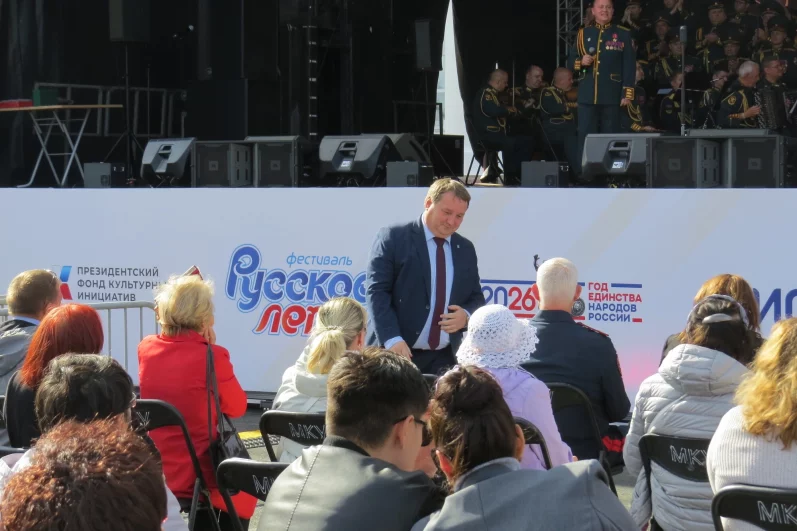 Глава города Александр Болдакин. Его место в первом ряду.