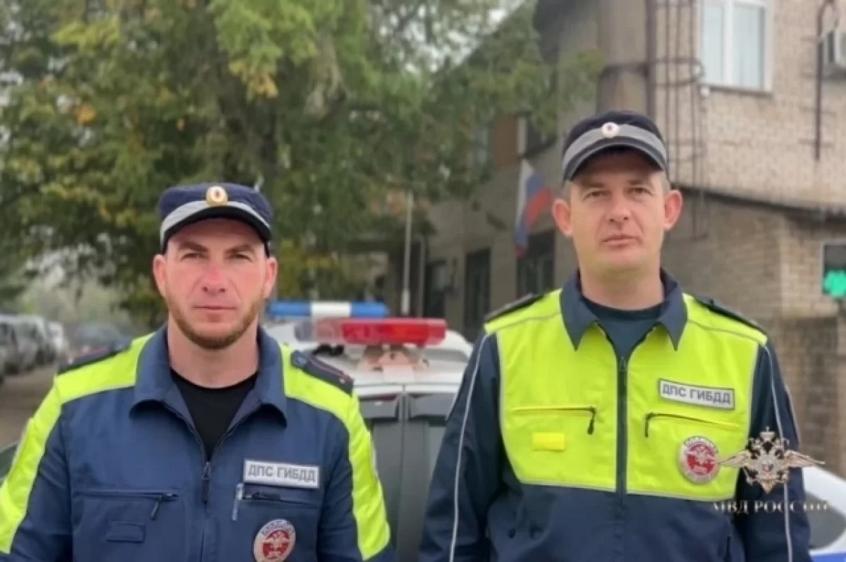 Псковские автоинспекторы помогли принять роды в патрульной машине