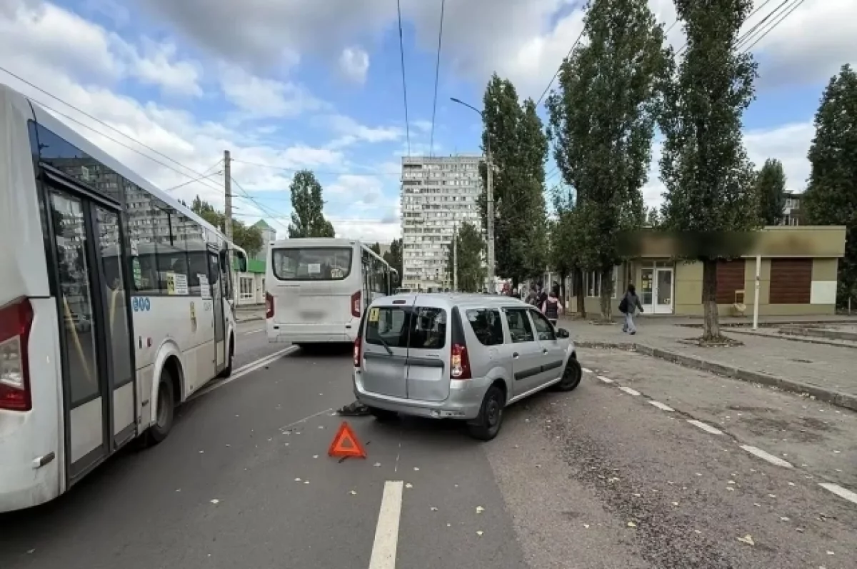 Мальчик пострадал в ДТП с автобусом и легковушкой в Воронеже