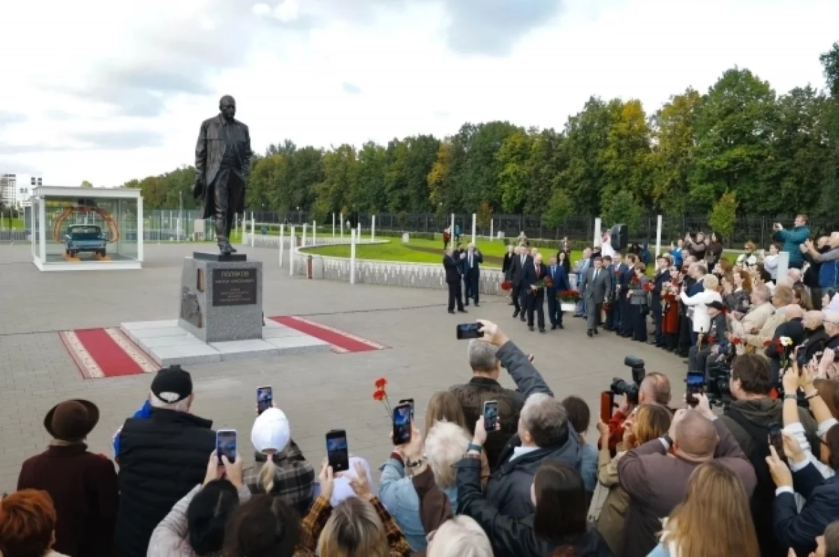 В Тольятти открыт памятник первому гендиректору АВТОВАЗа Виктору Полякову