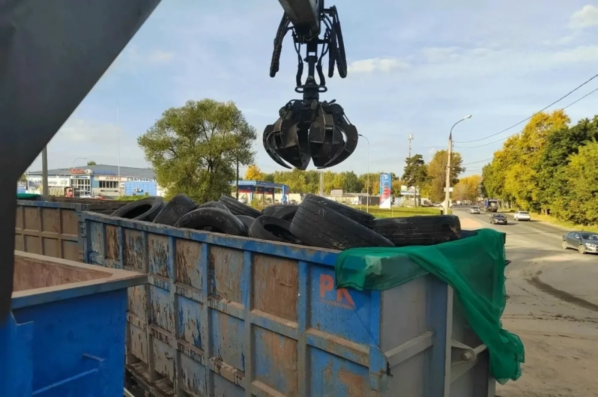 На Старицком шоссе в Твери ликвидировали огромную свалку шин