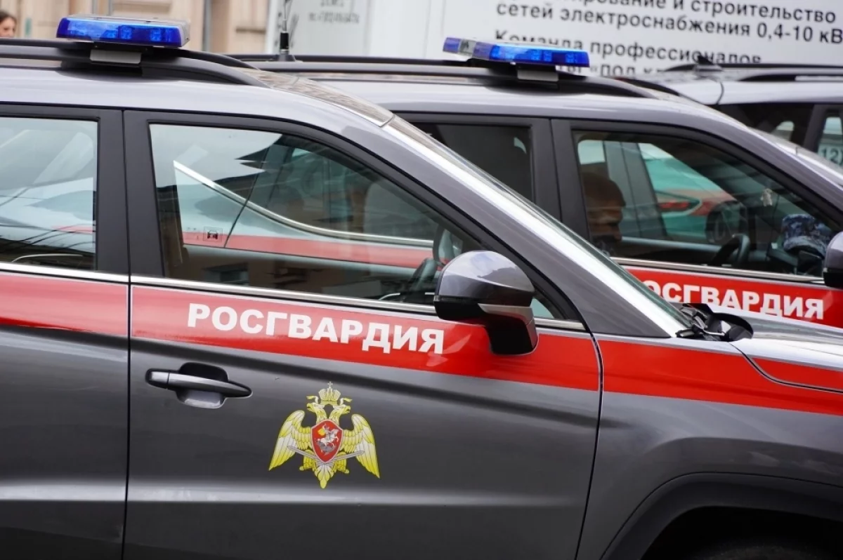 Двое пьяных мужчин избили знакомого и ударили его бутылкой по голове