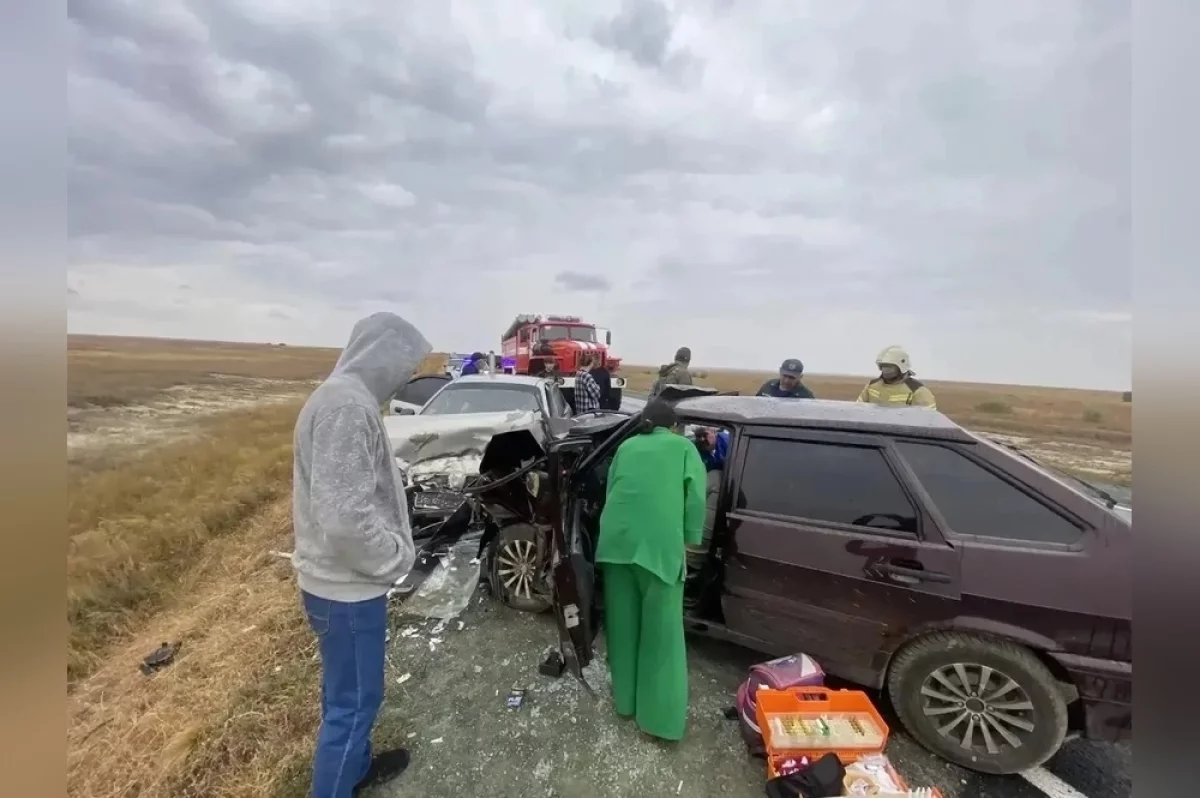 В Домбаровском районе в степи столкнулись два авто: пострадали 6 человек